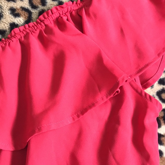 One shoulder red crop top junior medium - Picture 3 of 4